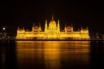Fototapeta premium The Hungarian Parliament building illuminated at night