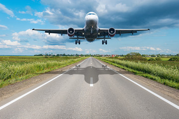 Naklejka premium Lądowanie samolotu pasażerskiego.