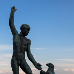 Vieille sculpture homme-oiseau à Zurich Suisse