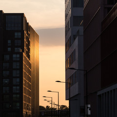 Coucher de soleil à Londres Angleterre, lumière contre bâtiments