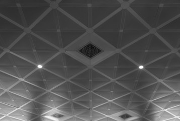 Plafond abstrait à panneaux carrés