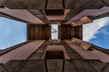 Contreplongée sous bâtiment à Noisy le Grand France