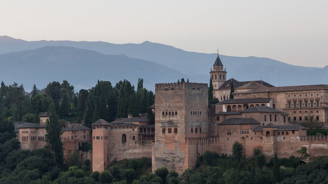 Alhambra &agrave; Grenade  / Espagne au matin