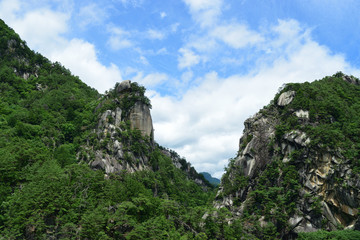 Fototapeta na wymiar 昇仙峡の岩山