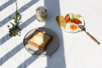 朝食