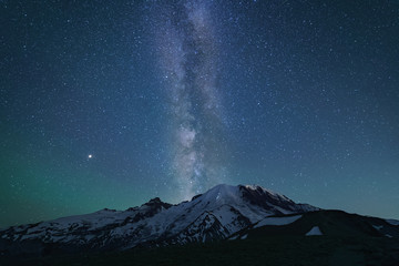 Fototapeta na wymiar Milky Way Over Mount Rainier