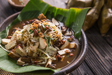 kupat tahu traditional food