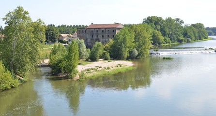 Naklejka na ściany i meble Confluent du Lot et de la Garonne à Aiguillon, France