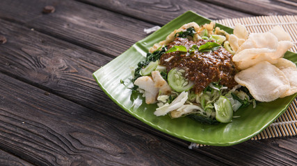 lotek. vegetable with peanut sauce