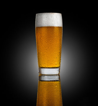 Pinte de bi&egrave;re avec mousse