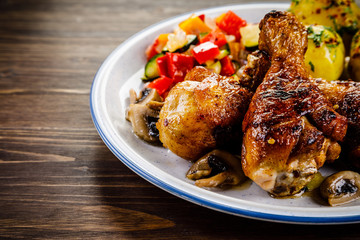 Roast drumsticks with potatoes