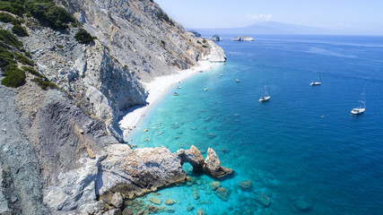 Luftaufnahme von Lalaria-Strand in Skiathos. Drohnenfotografie