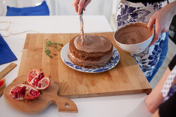 Young woman cooking a cake in the kitchen. 