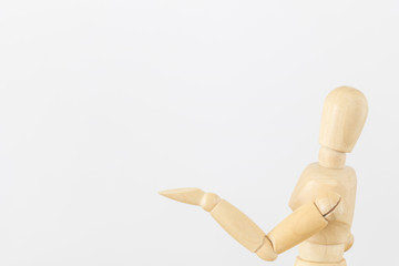 見上げるデッサン人形