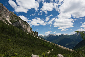 Fototapeta na wymiar Panorama lungo la salita al Rifugio Pacherini da Forni di Sopra
