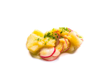 Bayerischer Kartoffelsalat, mit Gurke, Radieschen und Schnittlauch