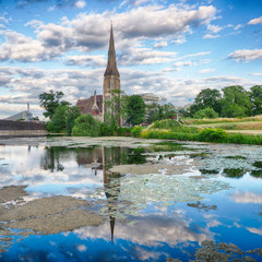 Historische Kirche am Hafen von Kopenhagen