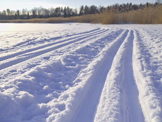 Fototapeta na wymiar Classical style cross-country skiing track.