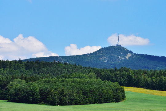 Blick zum   Jested  ( Jeschken ) bei Liberec
