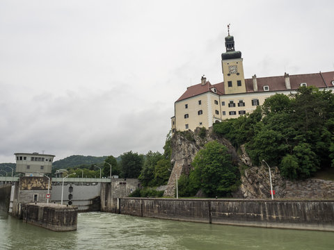  Foto zu Donaukreuzfahrt Images – Browse 457 Stock Photos, Vectors, and Video 