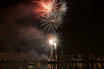 feu d'artifice, Choisy le Roi, la Seine, Val de Marne, 94