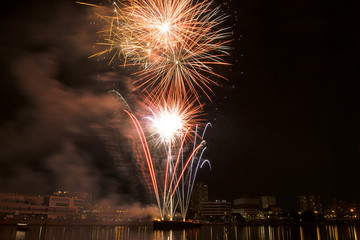 feu d'artifice, Choisy le Roi, la Seine, Val de Marne, 94