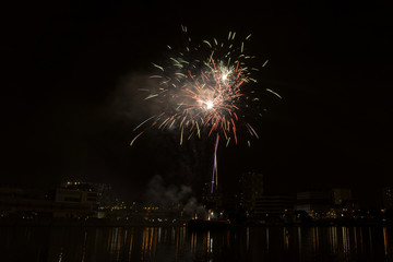 feu d'artifice, Choisy le Roi, la Seine, Val de Marne, 94