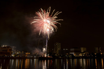 feu d'artifice, Choisy le Roi, la Seine, Val de Marne, 94