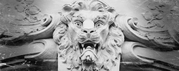 Tableaux ronds sur aluminium brossé Monument artistique Statue de tête de lion comme symbole de force, de pouvoir et de justice.