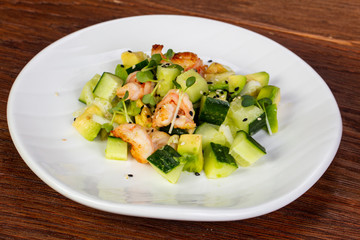 Salad with shrimp and avocado