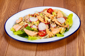 Salad with salmon and reddish