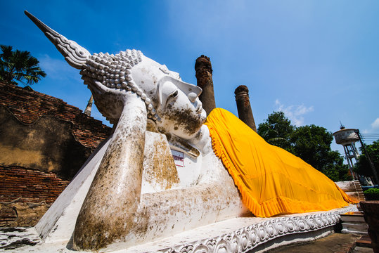 Sleep buddha statue
