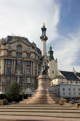 Fototapeta na wymiar Adam Mickiewicz Column in Lviv, Ukraine