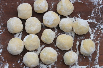 Zwetschgenknödel zubereiten