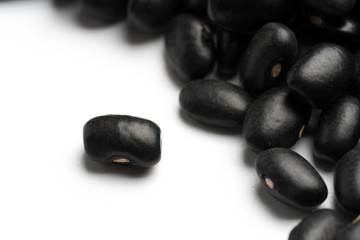Obraz na płótnie Canvas black beans isolated on white