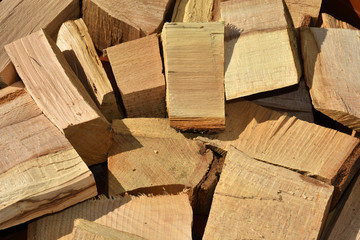 Holzscheite; Holzabfaelle; Brennholz;