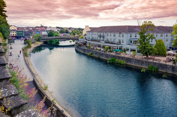 Obraz premium Cityscape at sunset of Kilkenny