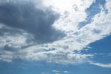 Obraz premium Beautiful blue sky with beautiful dramatic cloudscape