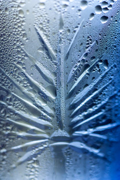 Water condensation on an Etched Glass