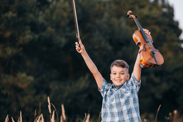 boy with violion