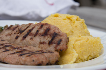 salsiccia e polenta