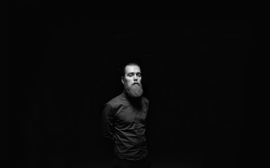 Obraz premium A male standing in the black background. 