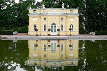 Spiegelung Pavillon am Katharinenpalast Puschkin
