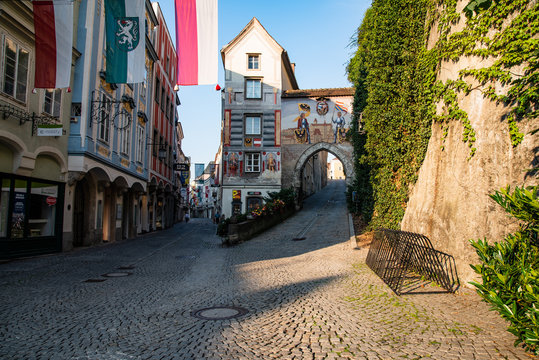 Die Stadt Steyr in Ober&ouml;sterreich herrliche Altstadt, Fl&uuml;sse und blauer Himmel