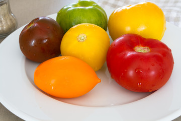 tomates de couleurs variées	