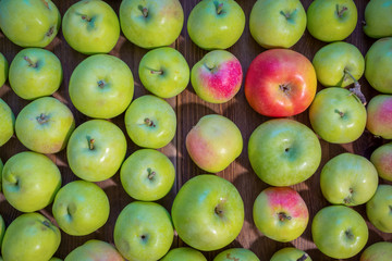 ripe delicious apples on wooden table