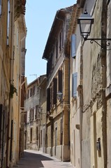 Fototapeta na wymiar Ruelle typique de Provence, Sud de la France