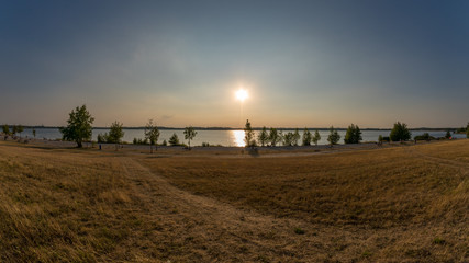 Cospudener Sees bei Leipzig an einem warmen Sommerabend 