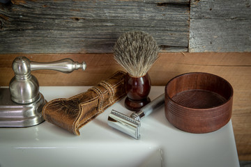 Vintage double-edged razor shaving kit