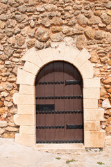 Fototapeta na wymiar Puerta en el Castillo de Peñarroya, Argamasilla de Alba, Castilla La Mancha, España